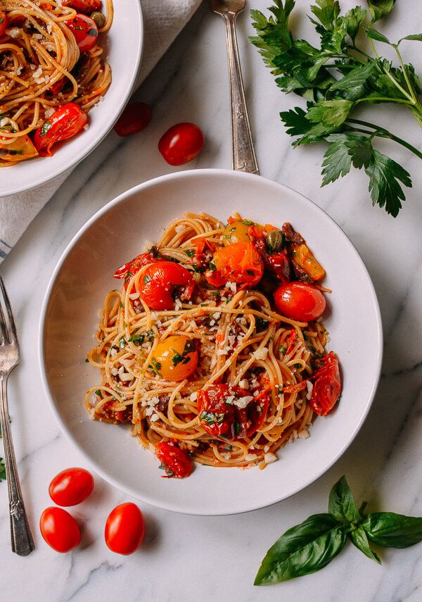 Cherry Tomato Pasta – A Quick & Flavorful Italian Dish – Luxe Colombo